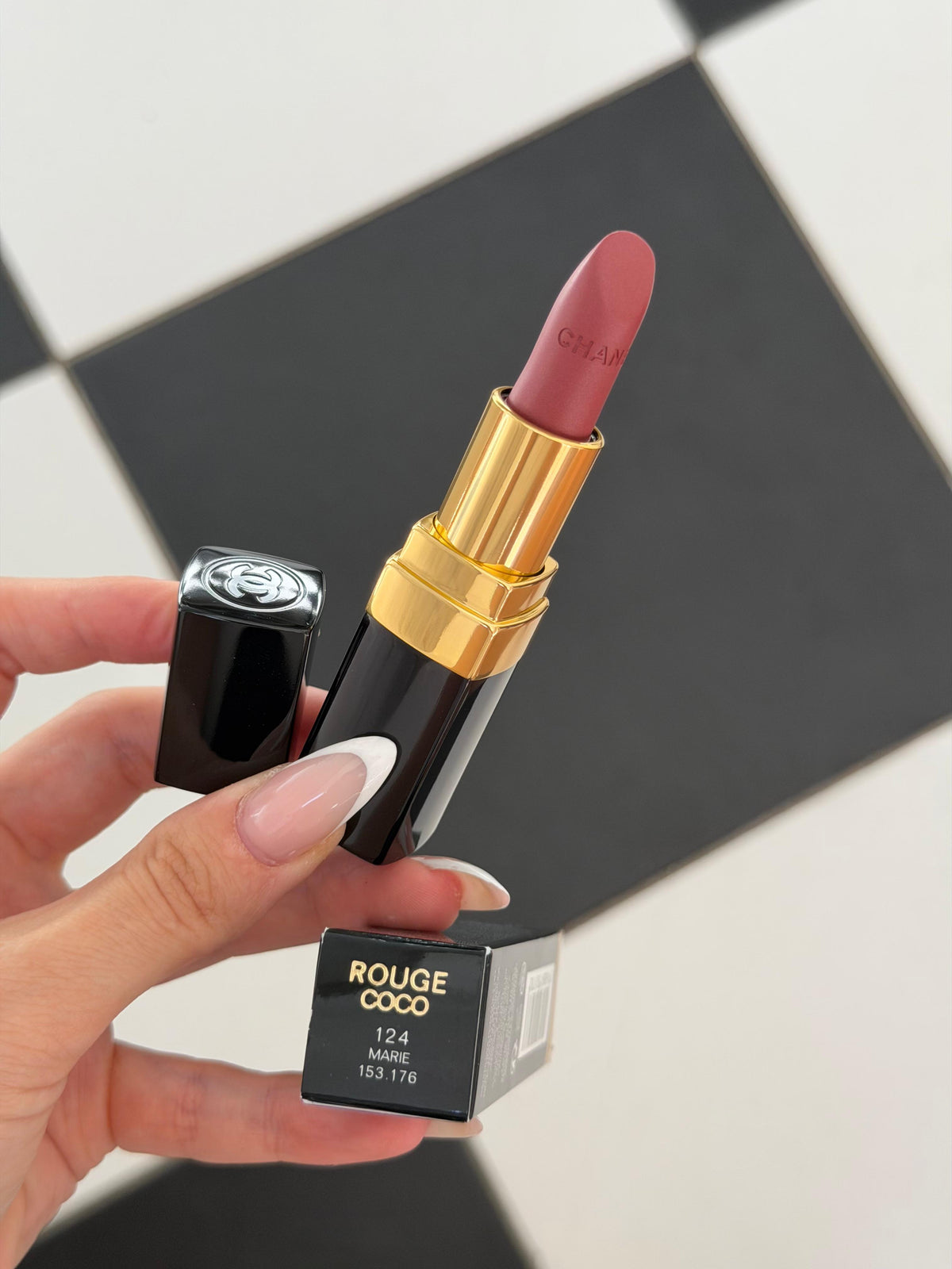 CHANEL Rouge Coco (124)
Ultra Hydrating Lipstick