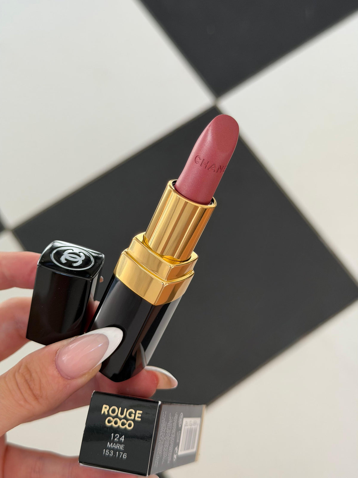 CHANEL Rouge Coco (124)
Ultra Hydrating Lipstick
