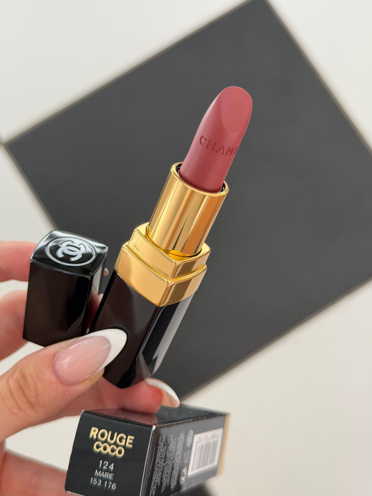 CHANEL Rouge Coco (124)
Ultra Hydrating Lipstick