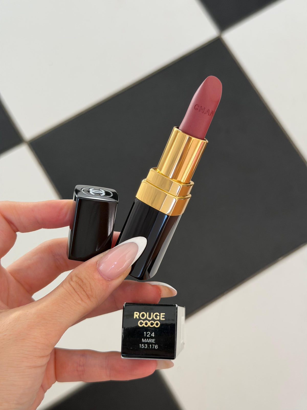 CHANEL Rouge Coco (124)
Ultra Hydrating Lipstick