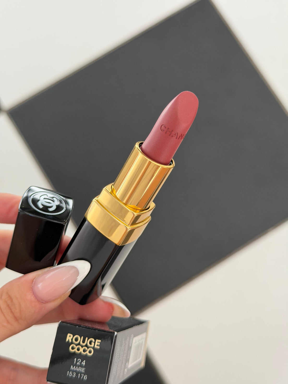 CHANEL Rouge Coco (124)
Ultra Hydrating Lipstick
