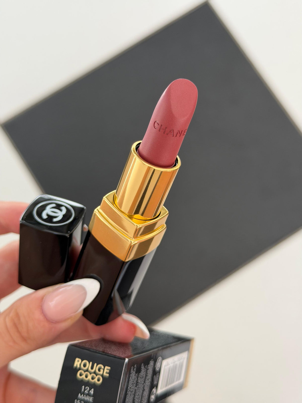 CHANEL Rouge Coco (124)
Ultra Hydrating Lipstick