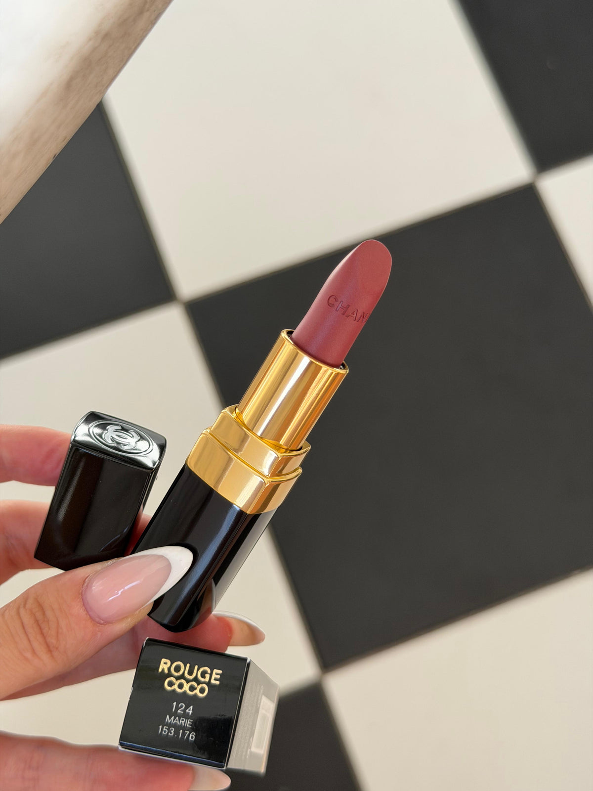 CHANEL Rouge Coco (124)
Ultra Hydrating Lipstick