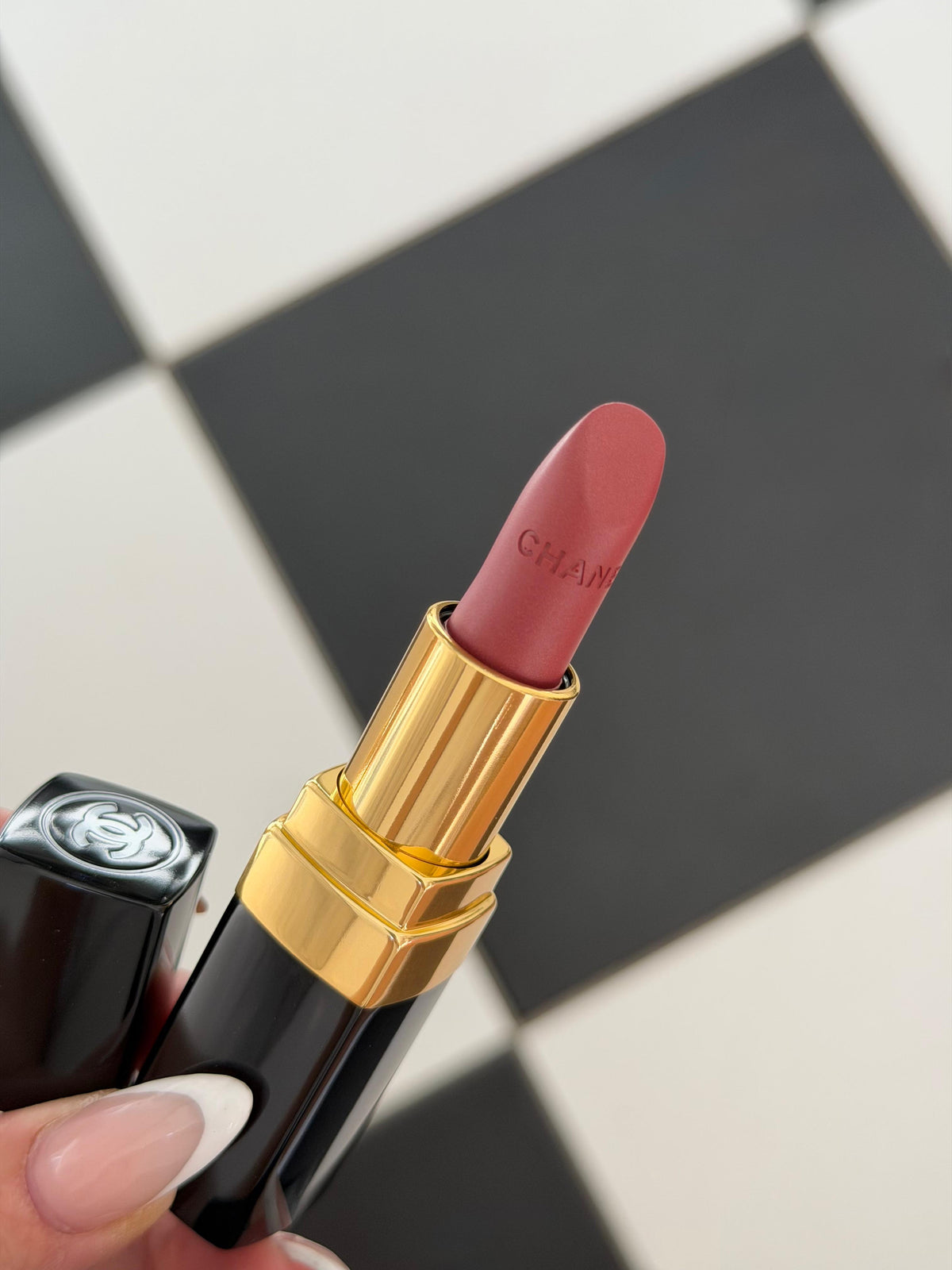 CHANEL Rouge Coco (124)
Ultra Hydrating Lipstick