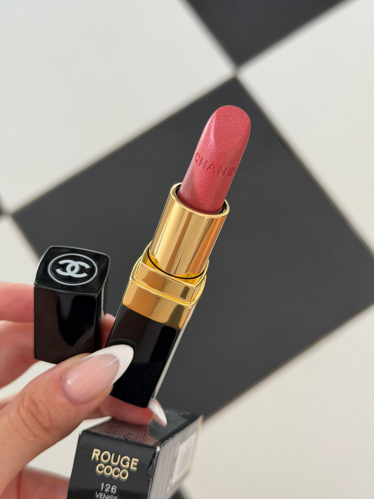 CHANEL Rouge Coco (126)
Ultra Hydrating Lipstick