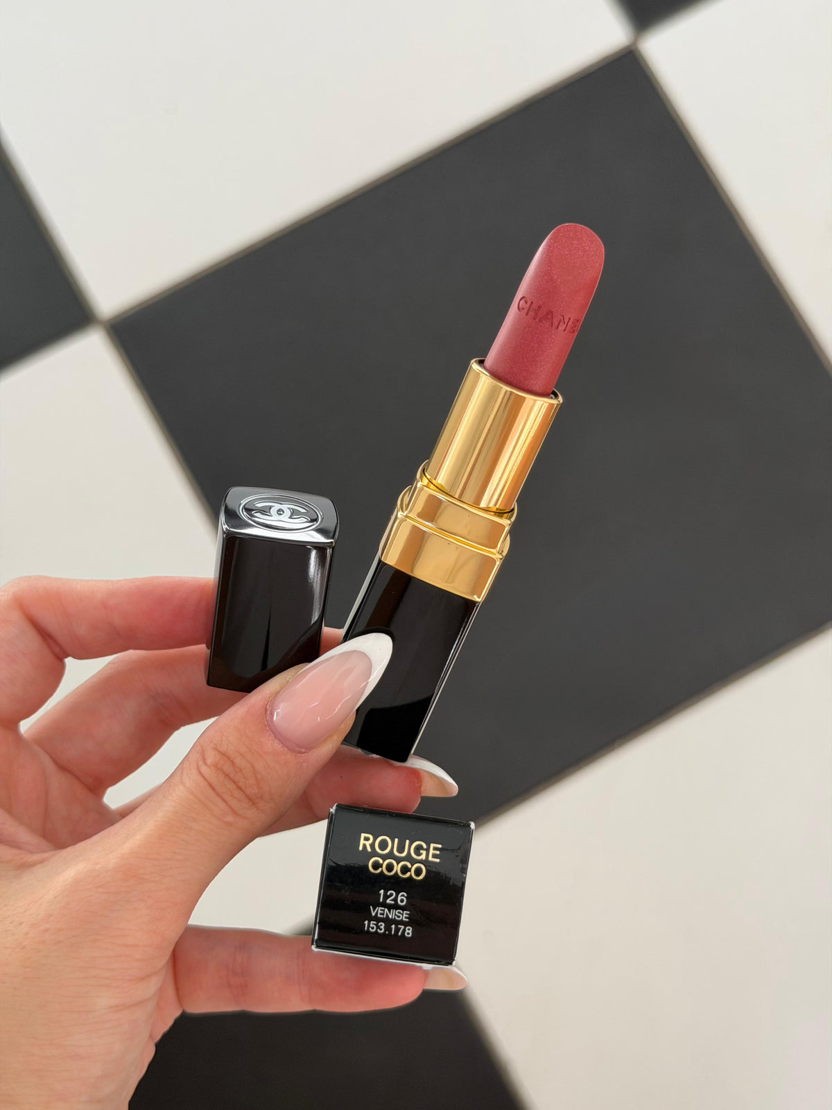 CHANEL Rouge Coco (126)
Ultra Hydrating Lipstick