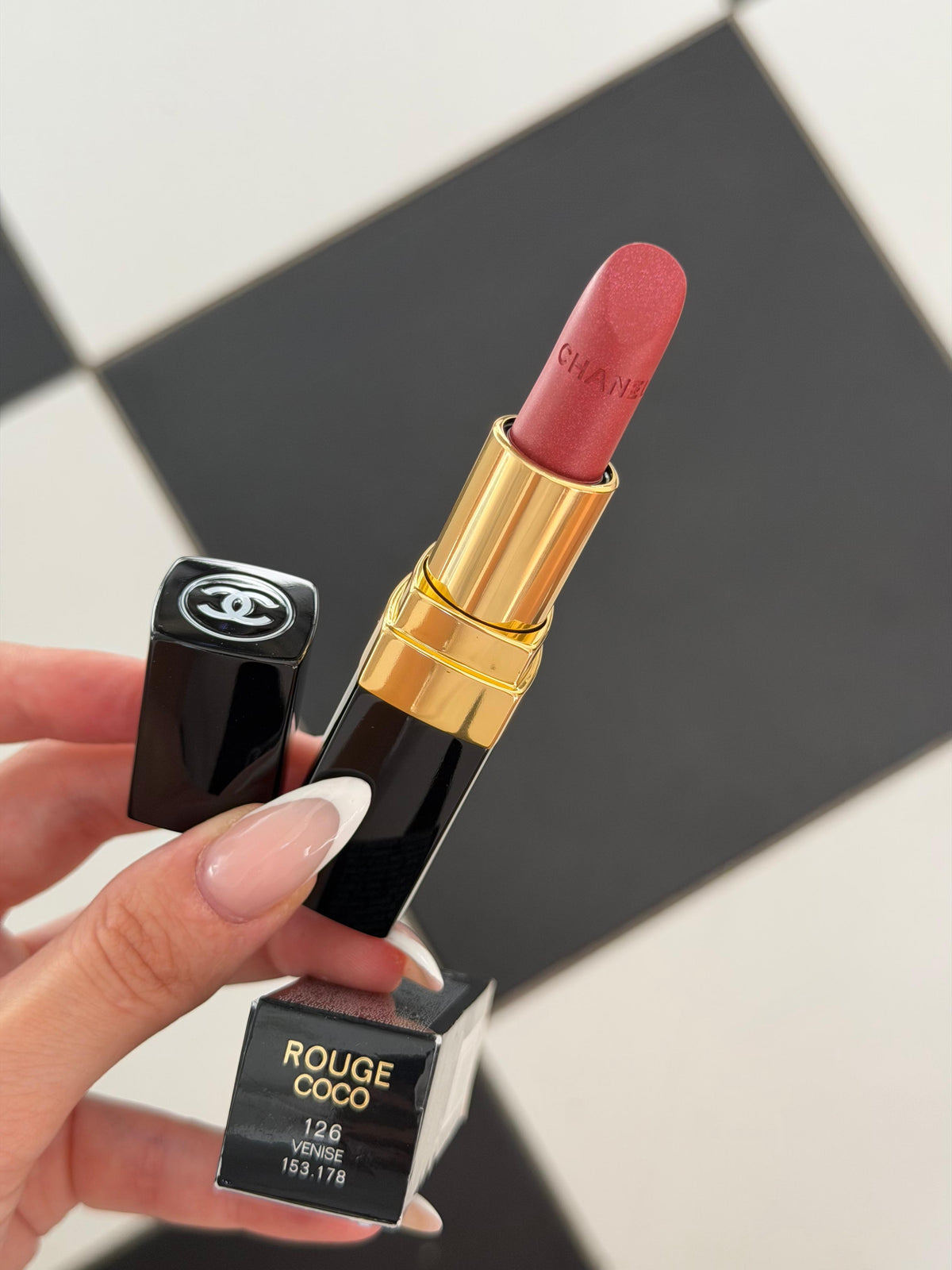 CHANEL Rouge Coco (126)
Ultra Hydrating Lipstick