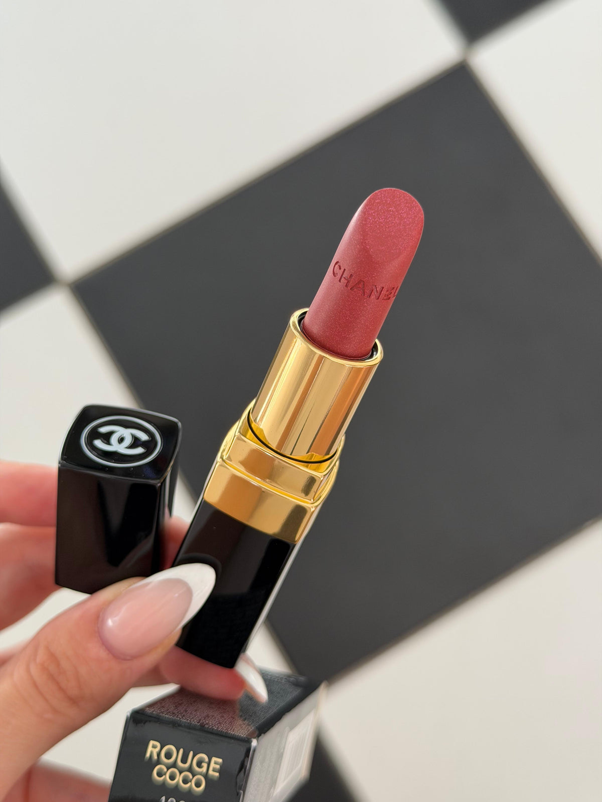 CHANEL Rouge Coco (126)
Ultra Hydrating Lipstick
