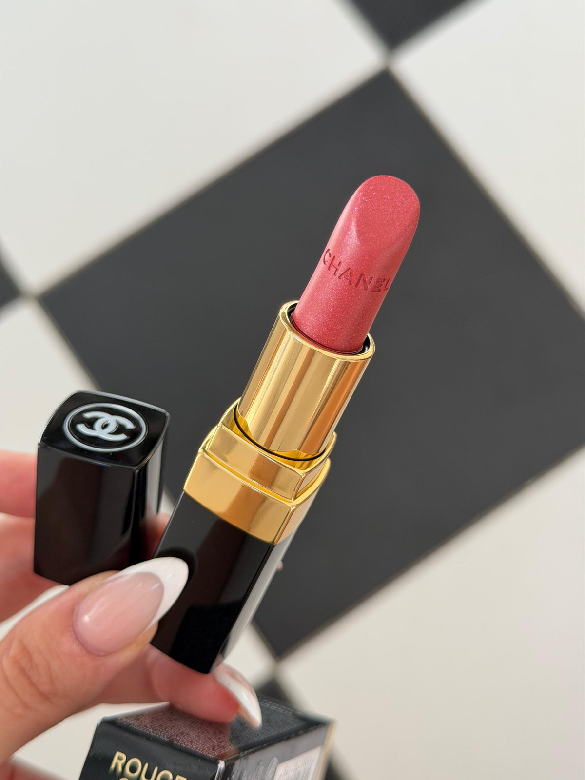 CHANEL Rouge Coco (126)
Ultra Hydrating Lipstick