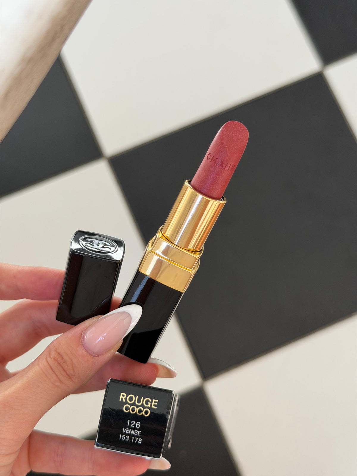 CHANEL Rouge Coco (126)
Ultra Hydrating Lipstick