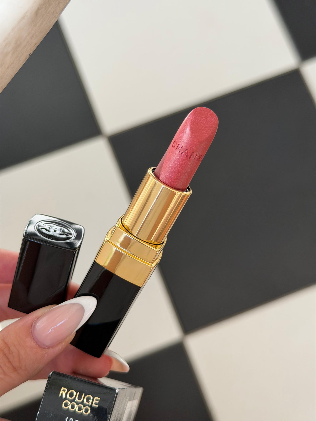 CHANEL Rouge Coco (126)
Ultra Hydrating Lipstick