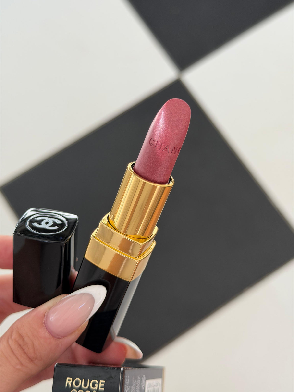 CHANEL Rouge Coco (128)
Ultra Hydrating Lipstick