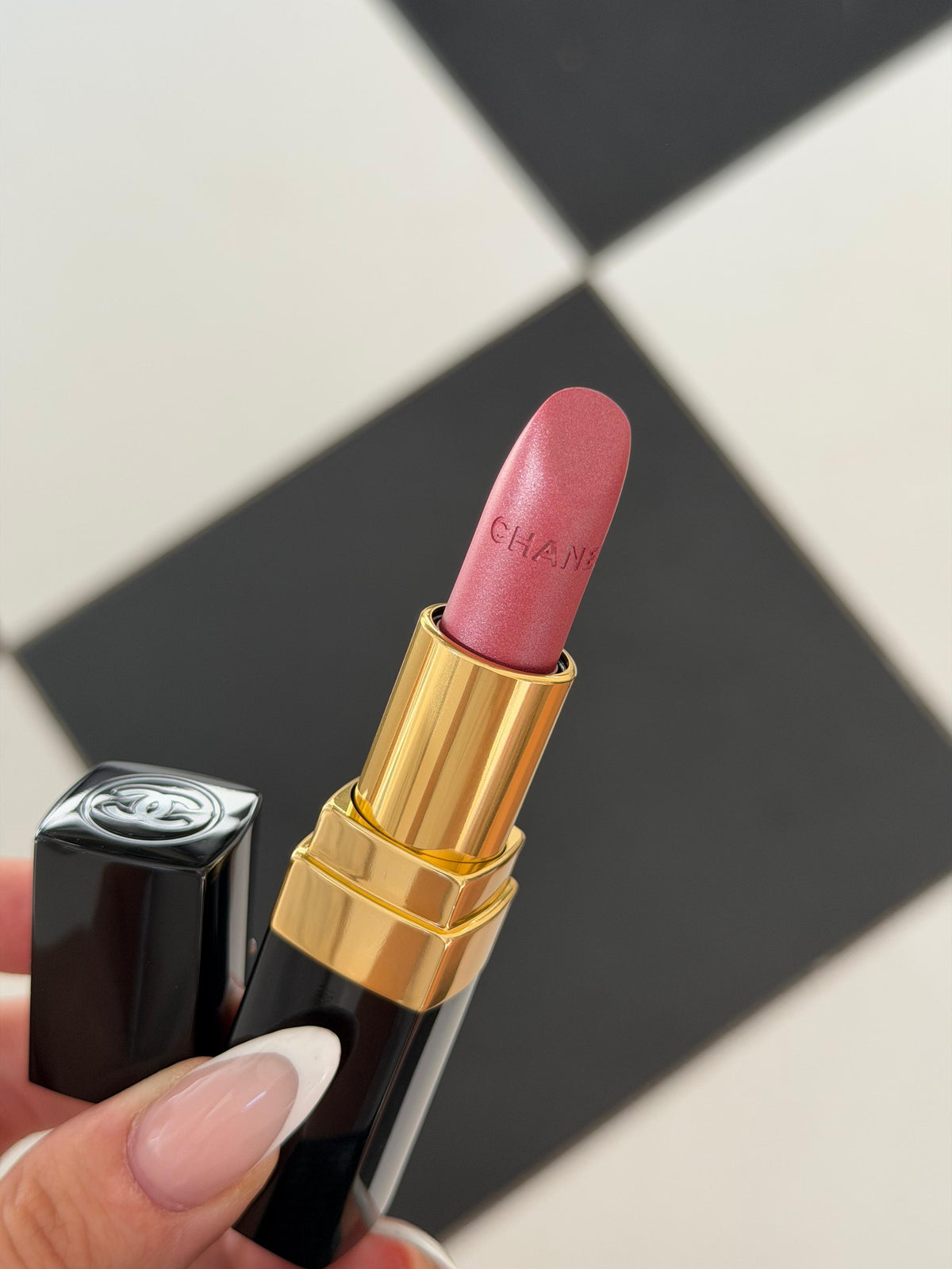 CHANEL Rouge Coco (128)
Ultra Hydrating Lipstick