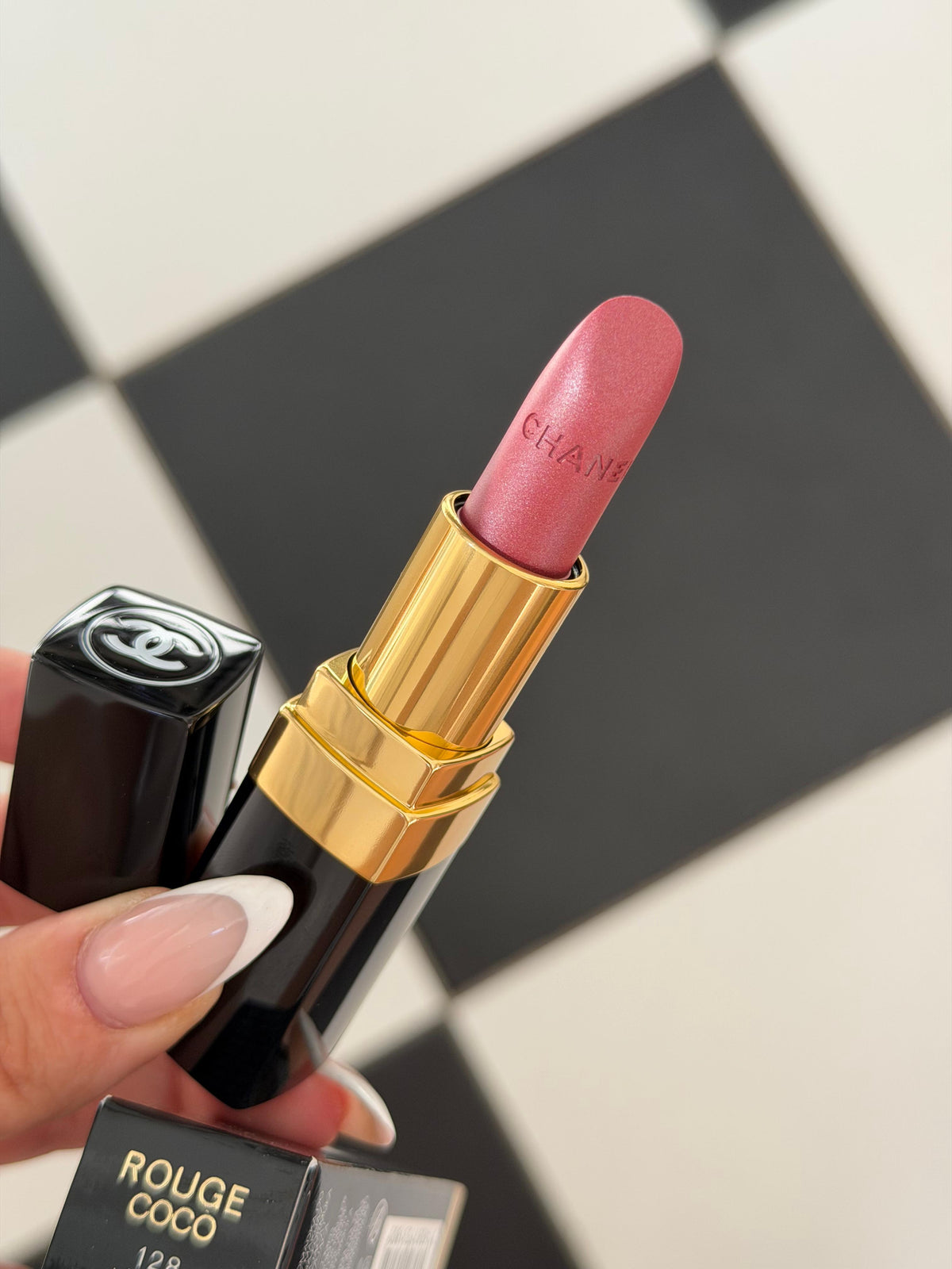 CHANEL Rouge Coco (128)
Ultra Hydrating Lipstick