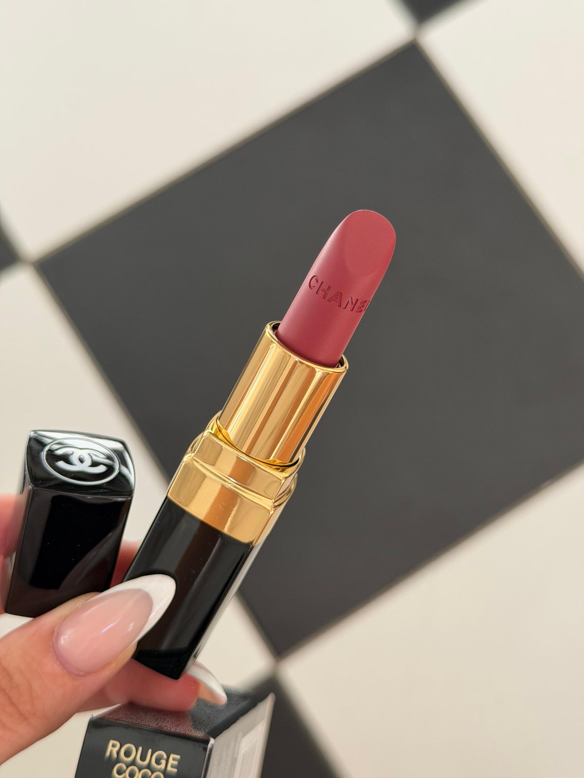 CHANEL Rouge Coco (136)
Ultra Hydrating Lipstick