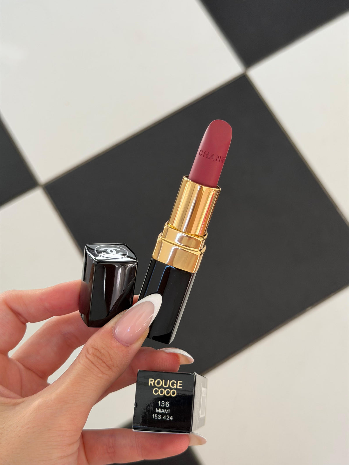 CHANEL Rouge Coco (136)
Ultra Hydrating Lipstick