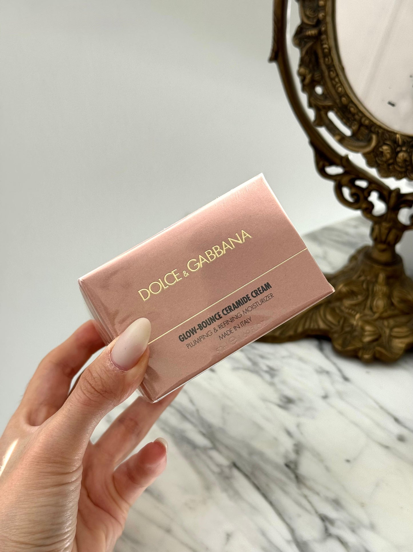 DOLCE&GABBANA Glow-Bounce Ceramide Cream
Plumping & Refining Moisturizer