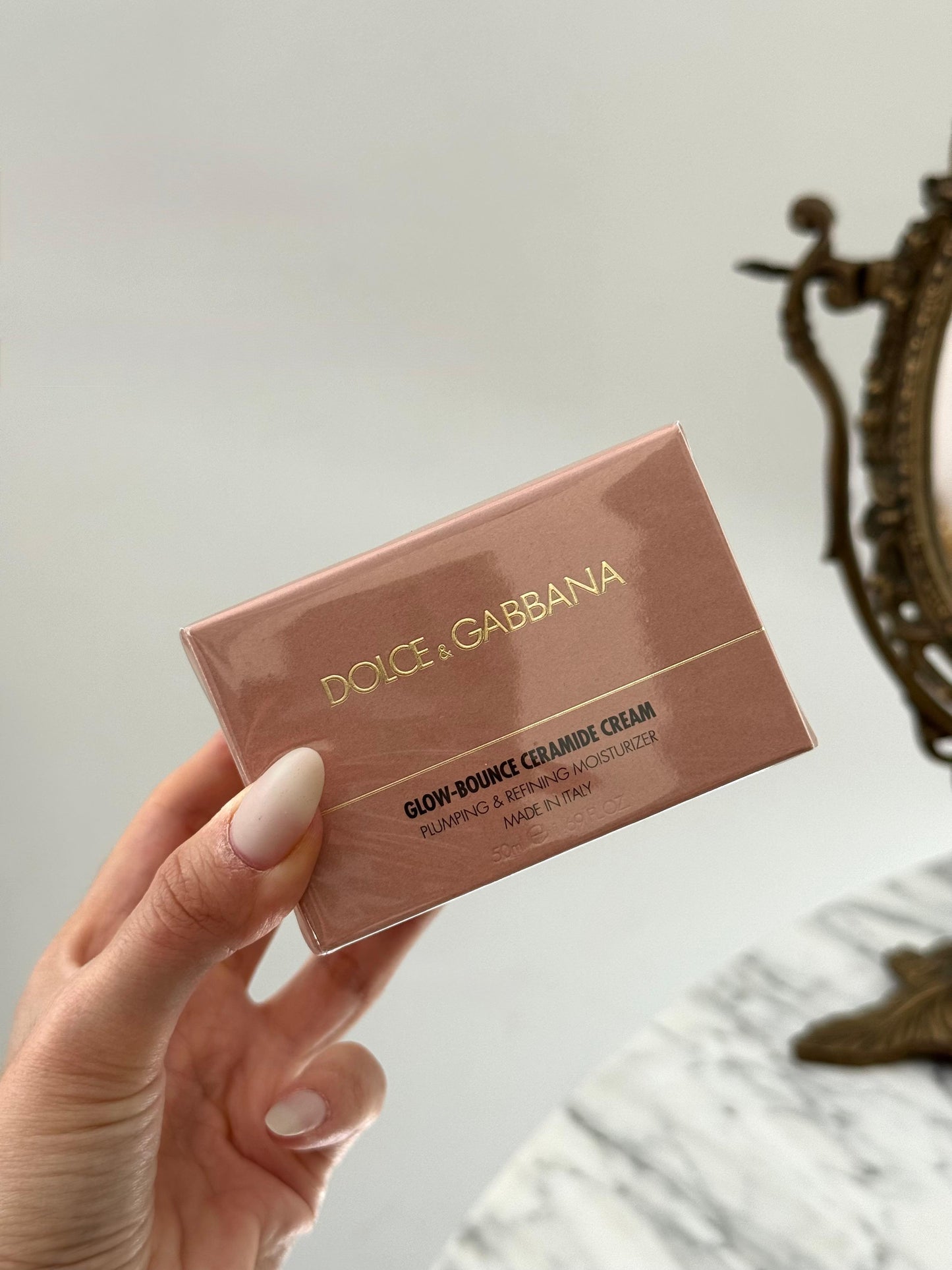 DOLCE&GABBANA Glow-Bounce Ceramide Cream
Plumping & Refining Moisturizer