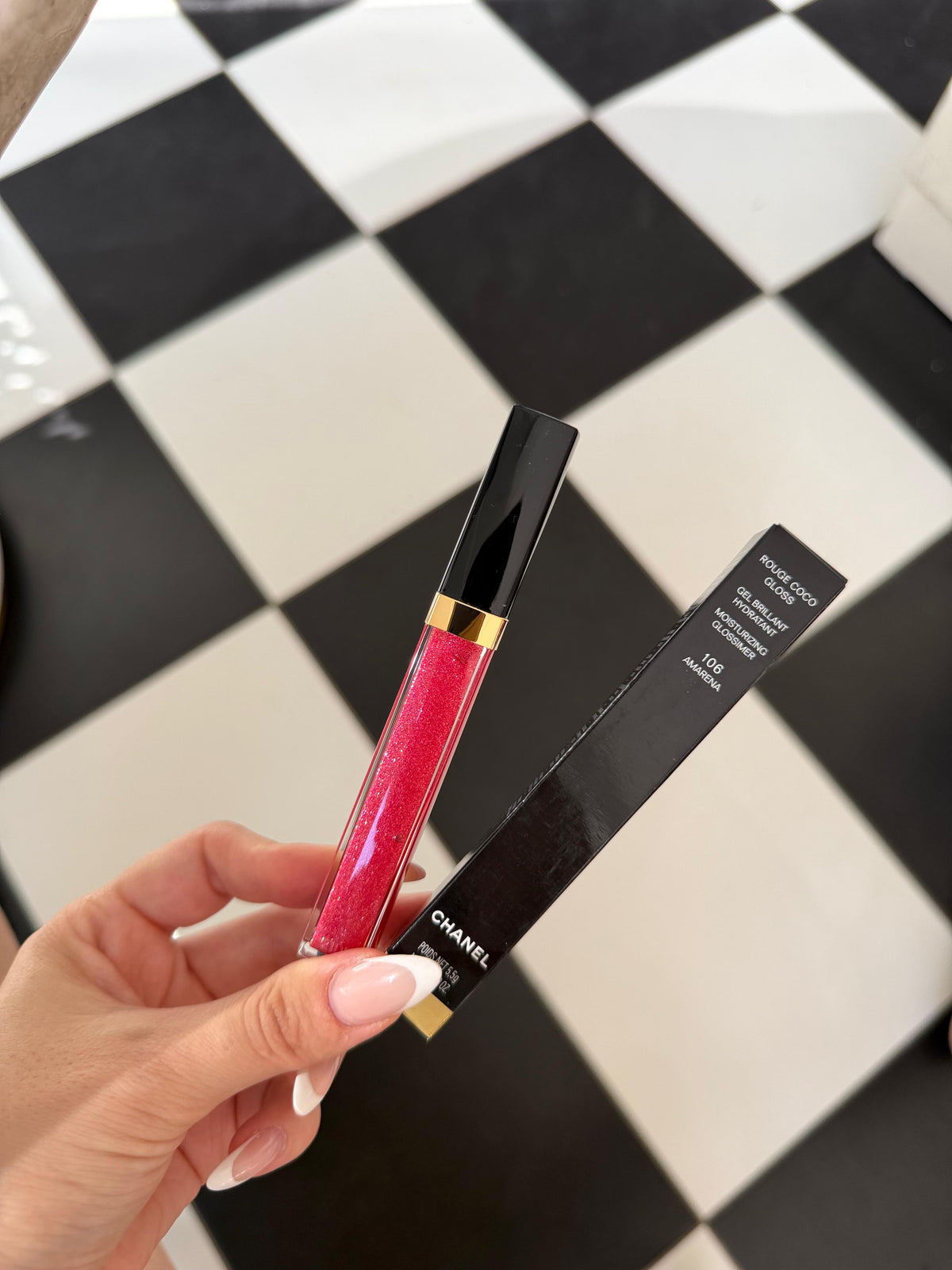 CHANEL Rouge Coco Gloss (106)
Moisturizing Gel Brillant Hidratant