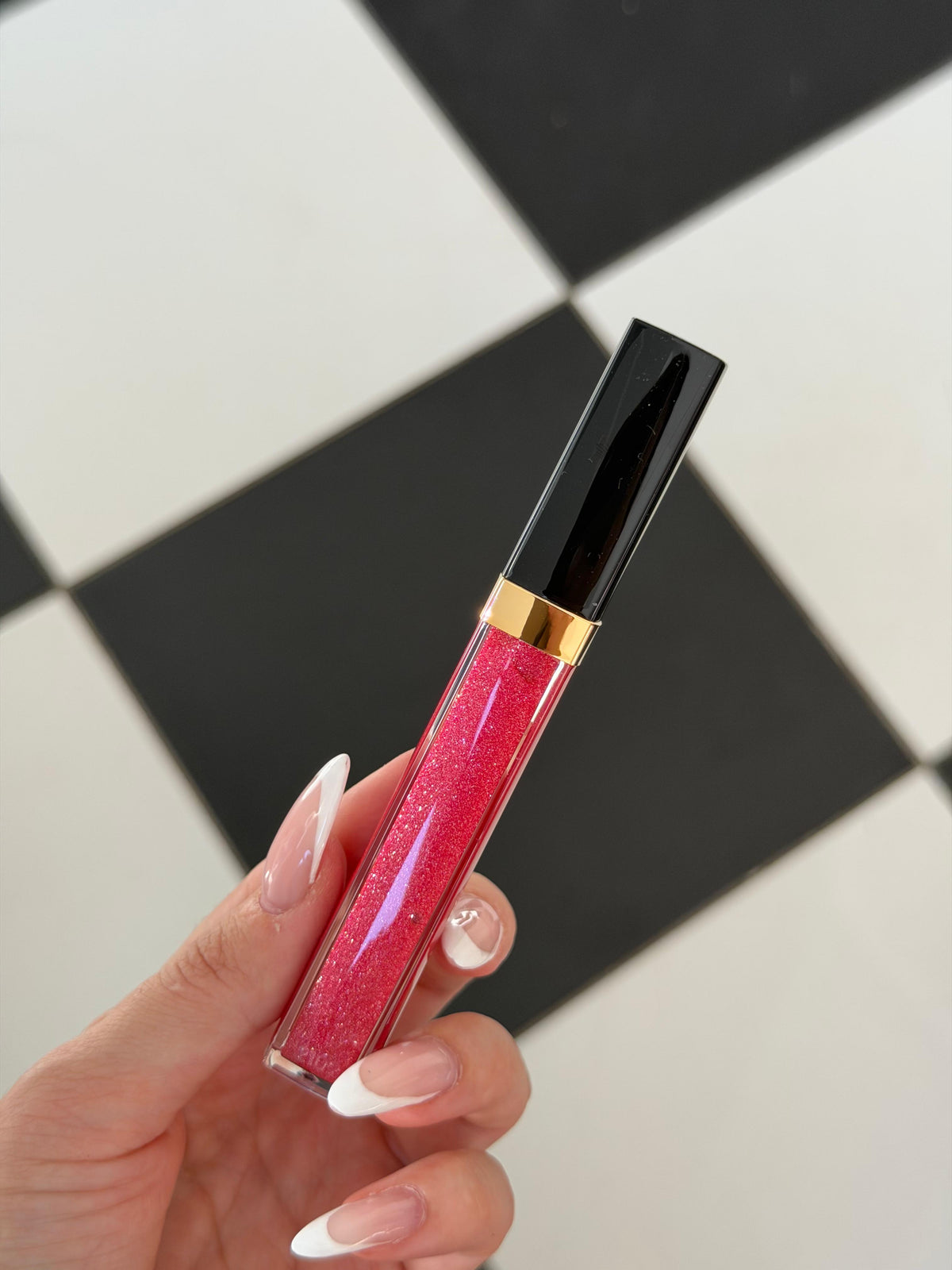 CHANEL Rouge Coco Gloss (106)
Moisturizing Gel Brillant Hidratant