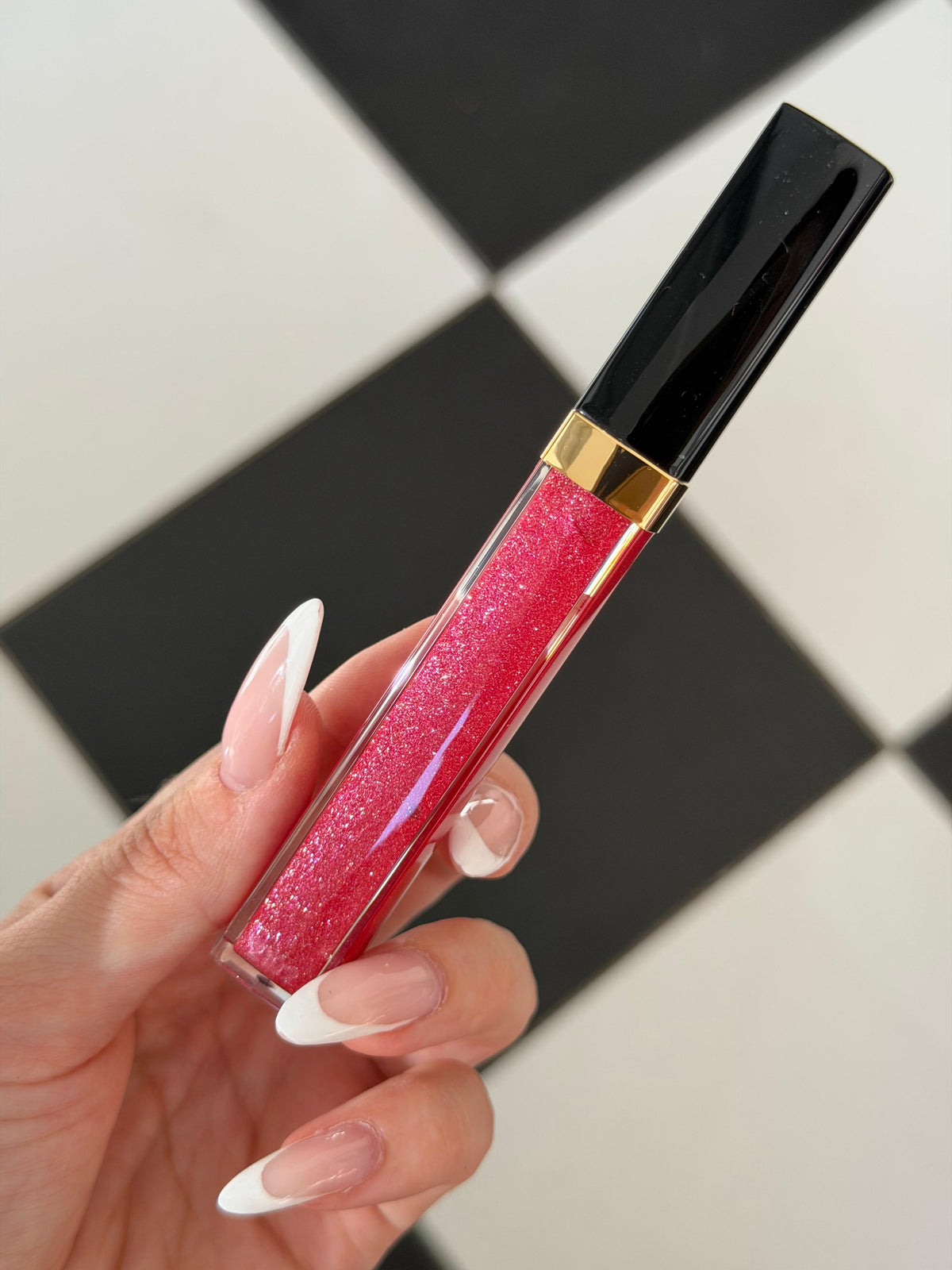CHANEL Rouge Coco Gloss (106)
Moisturizing Gel Brillant Hidratant