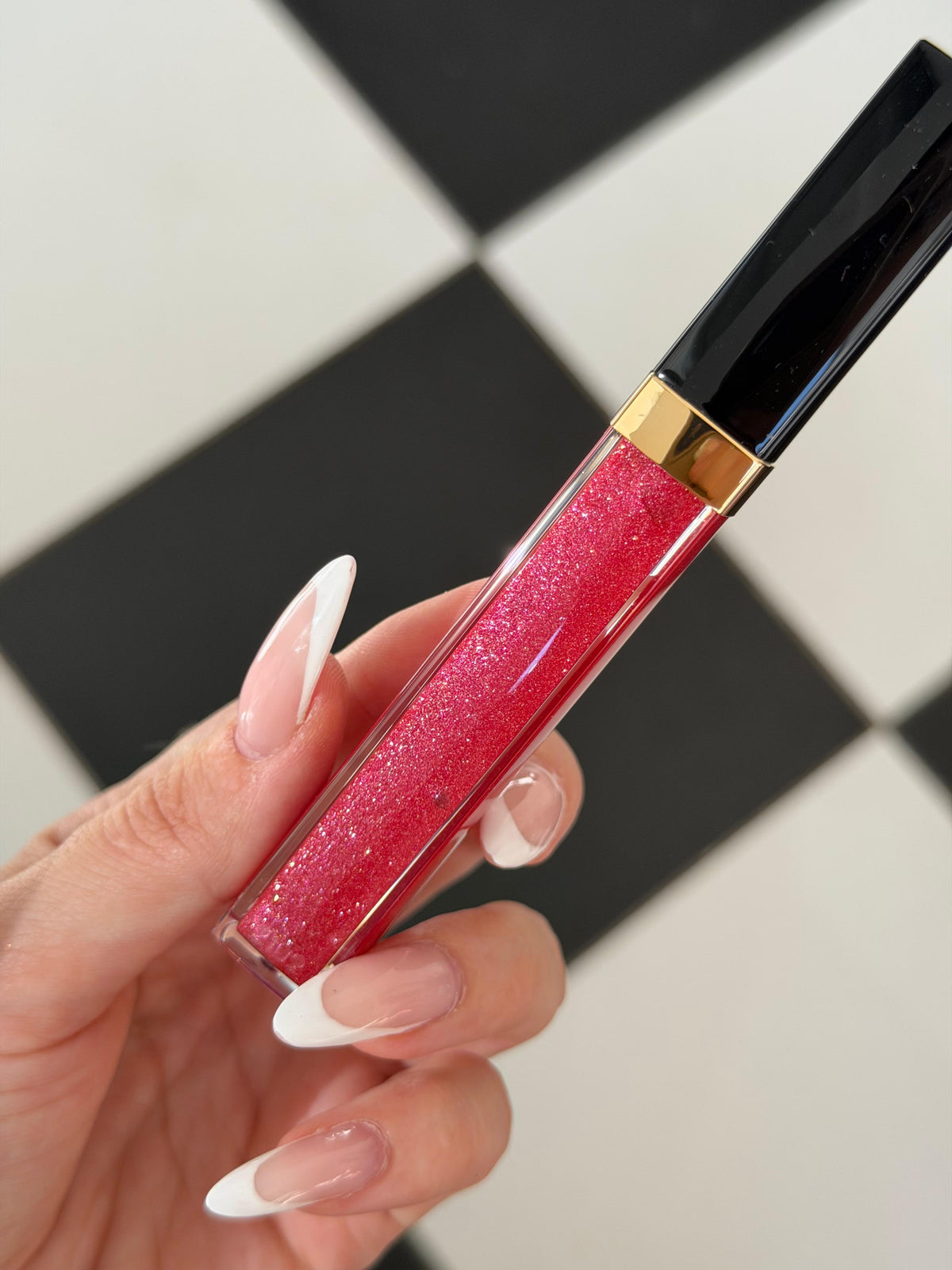 CHANEL Rouge Coco Gloss (106)
Moisturizing Gel Brillant Hidratant