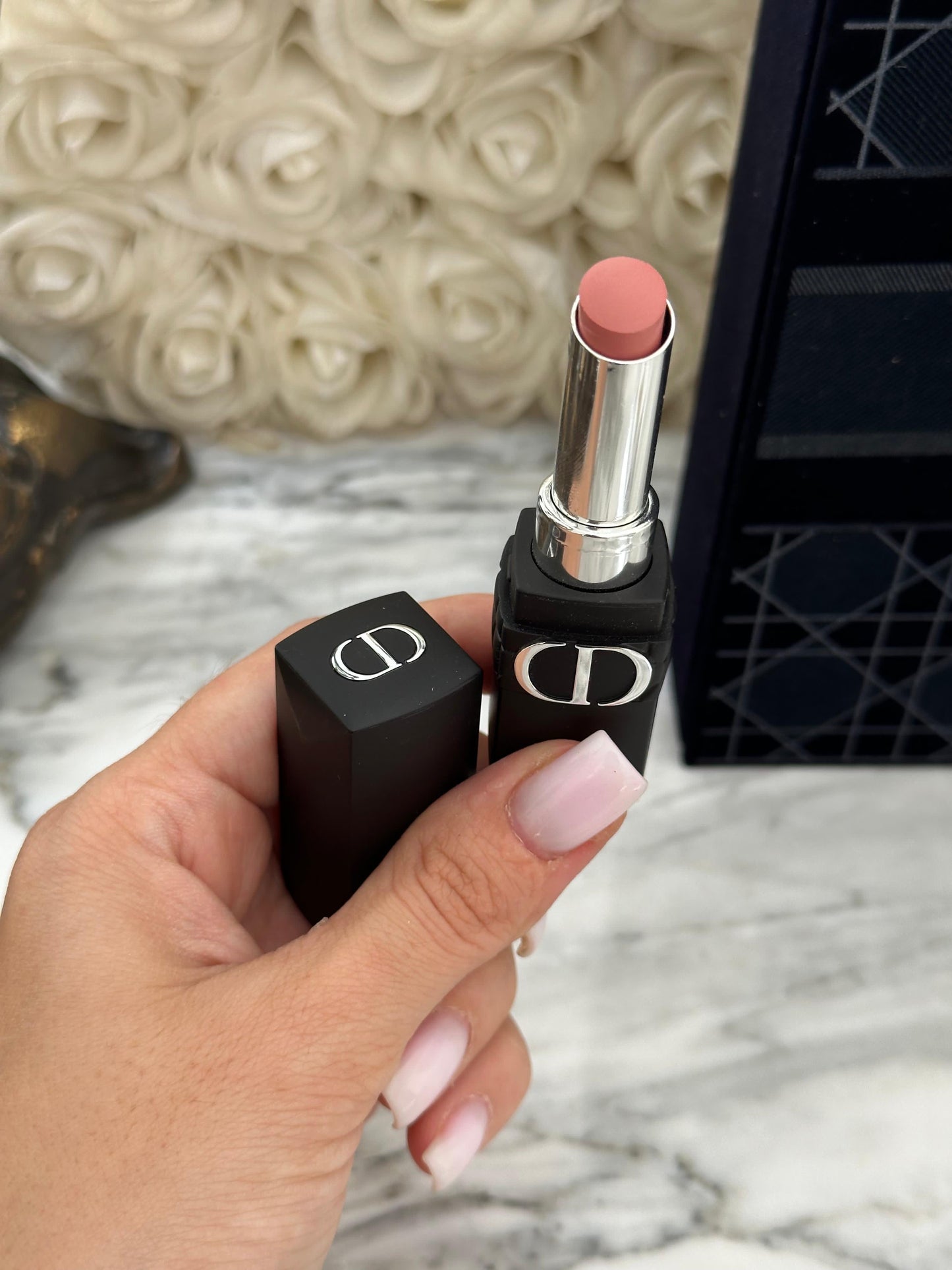 DIOR Rouge Forever (100)
Transfer-Proof Lipstick - Ultra Pigmented Matte Comfort