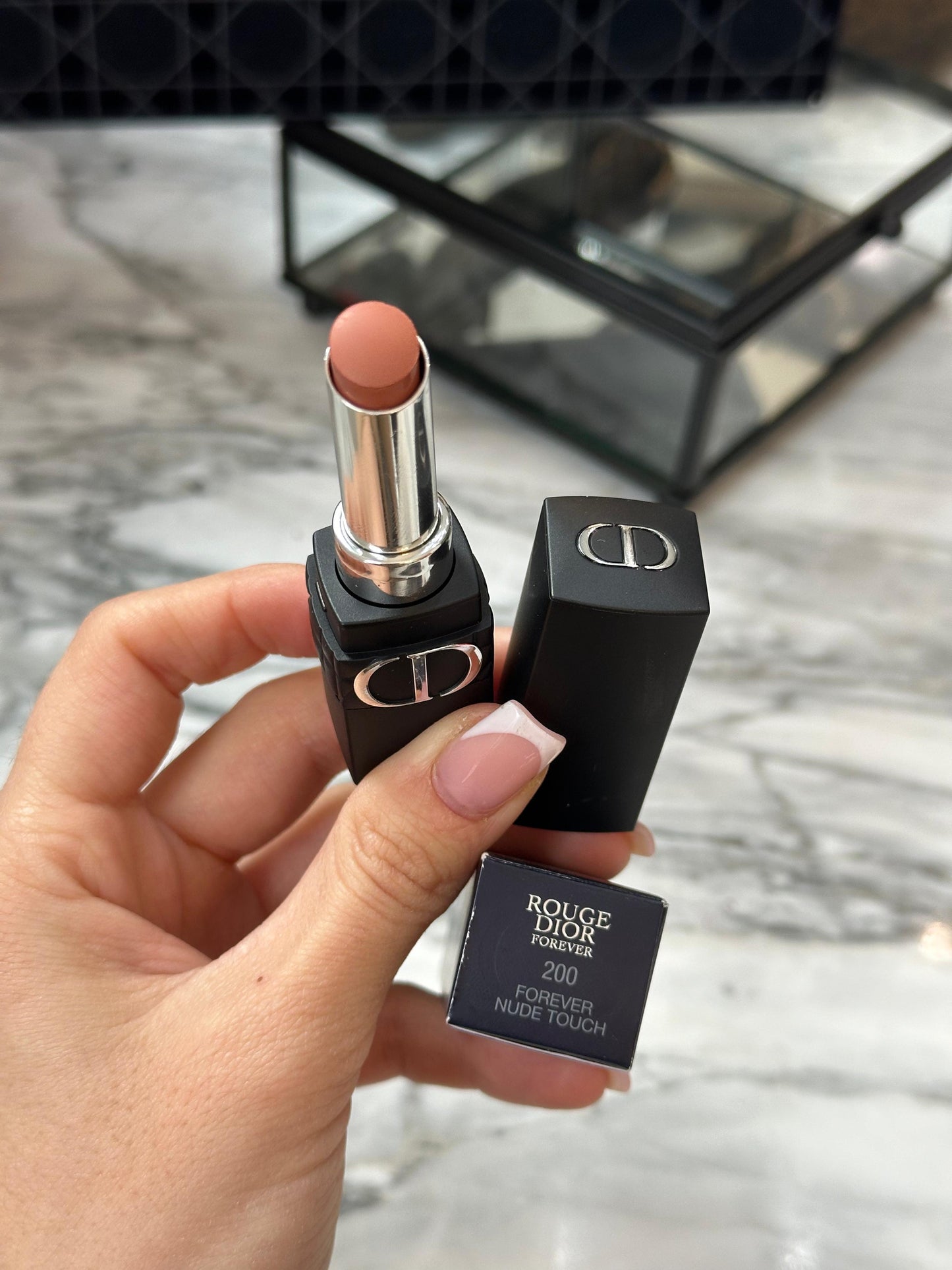 DIOR Rouge Forever (200)
Transfer-Proof Lipstick - Ultra Pigmented Matte Comfort