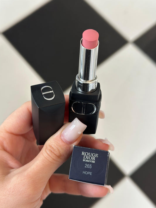 DIOR Rouge Forever (265)
Transfer-Proof Lipstick - Ultra Pigmented Matte Comfort