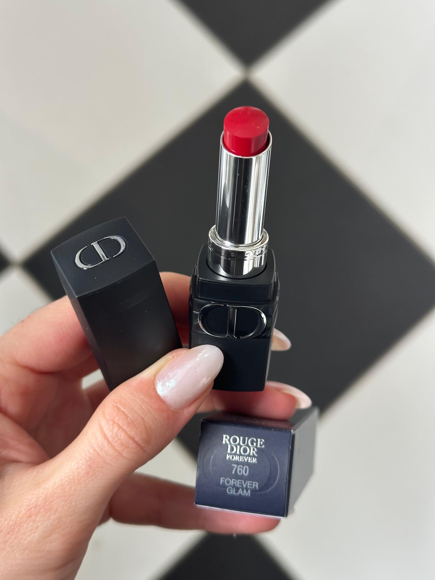 DIOR Rouge Forever (760)
Transfer-Proof Lipstick - Ultra Pigmented Matte Comfort