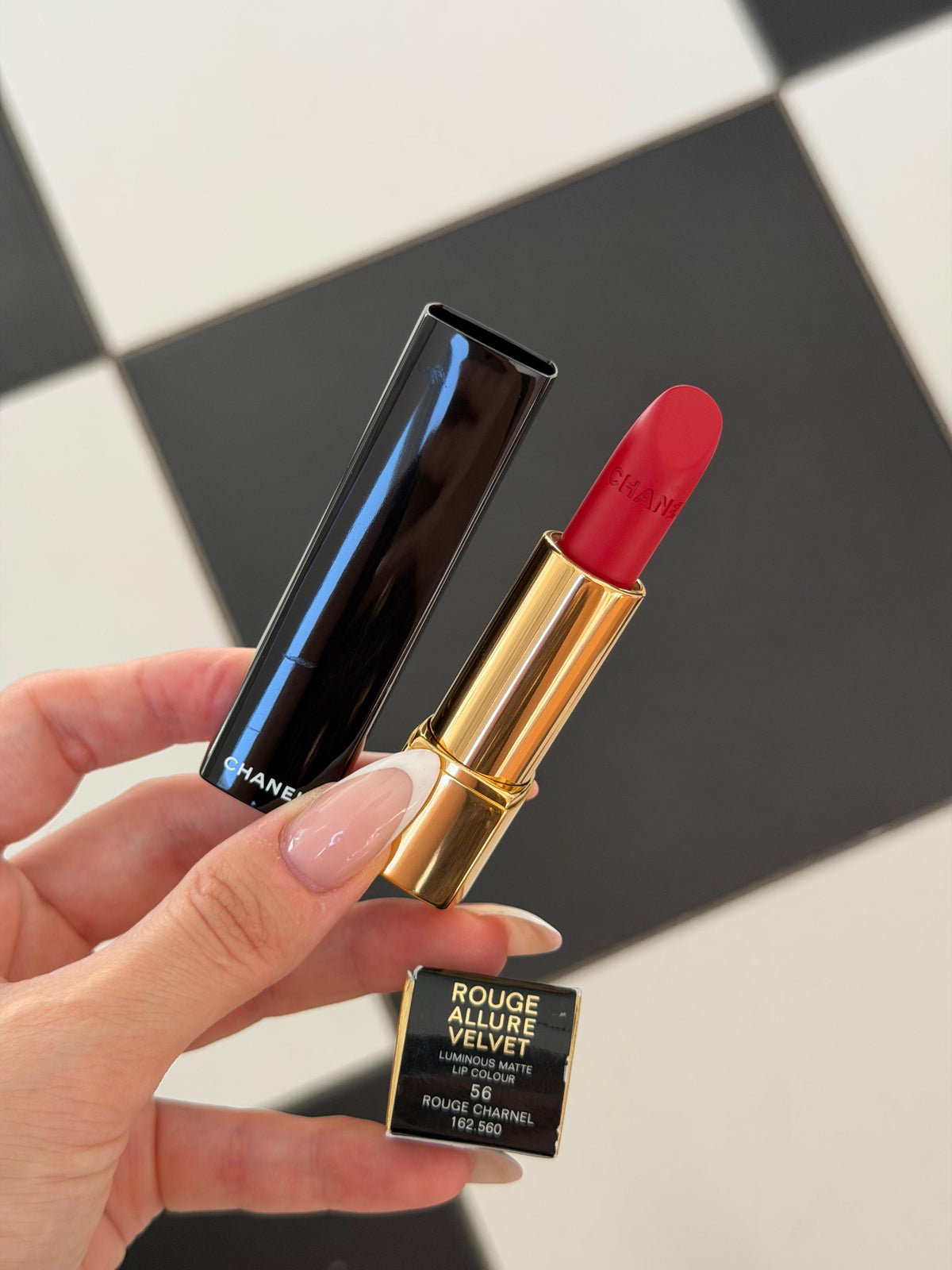 CHANEL Rouge Allure Velvet (56)
Luminous Matte Lipstick