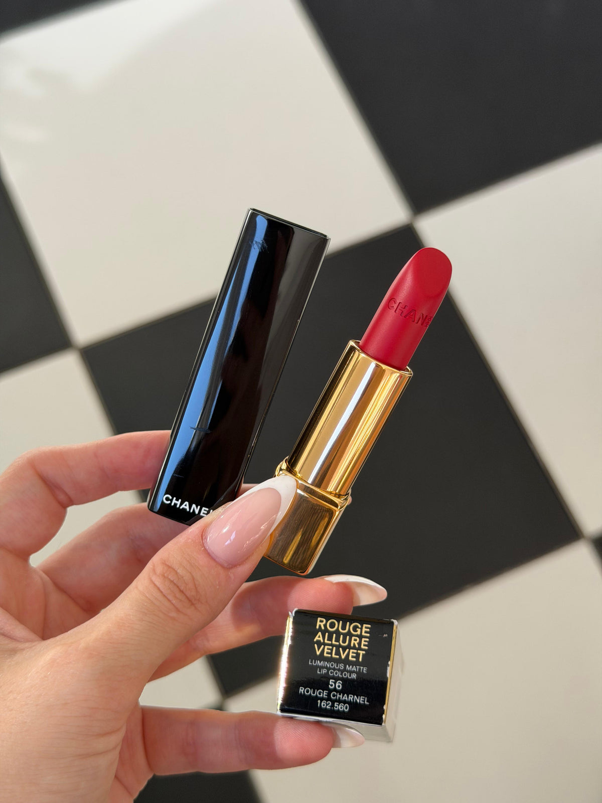 CHANEL Rouge Allure Velvet (56)
Luminous Matte Lipstick