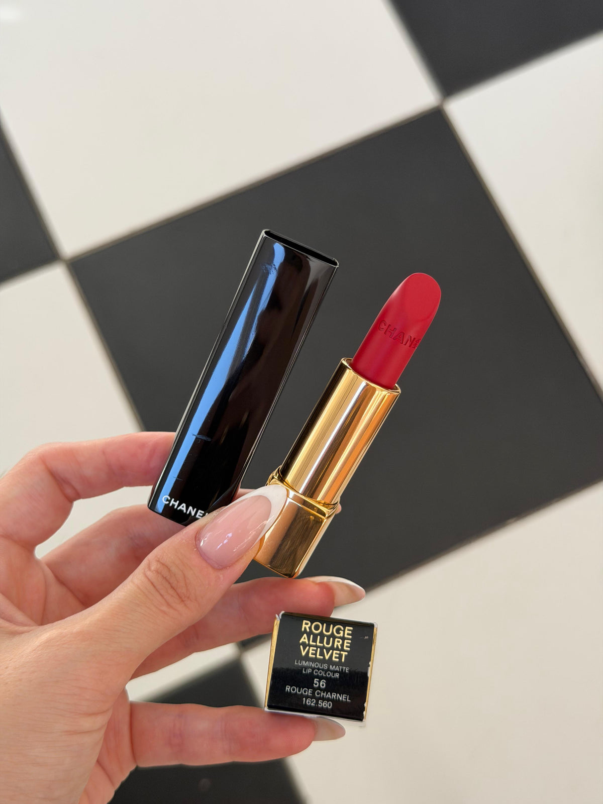 CHANEL Rouge Allure Velvet (56)
Luminous Matte Lipstick