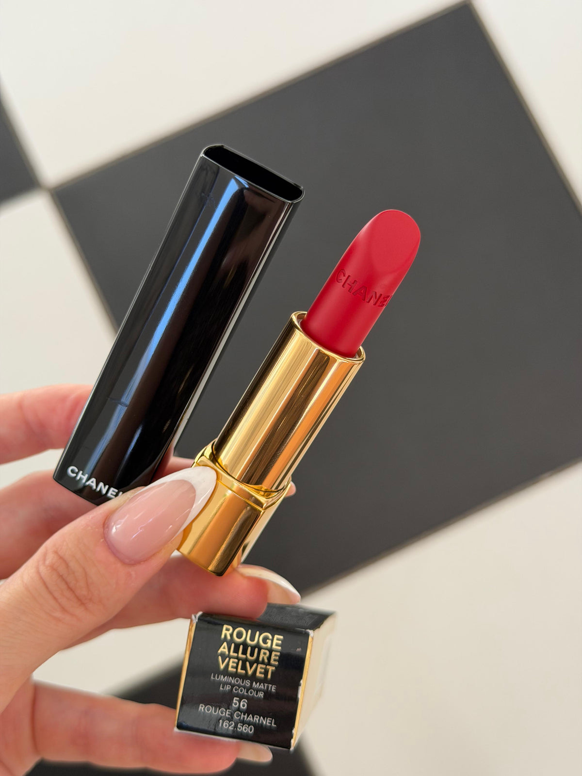 CHANEL Rouge Allure Velvet (56)
Luminous Matte Lipstick