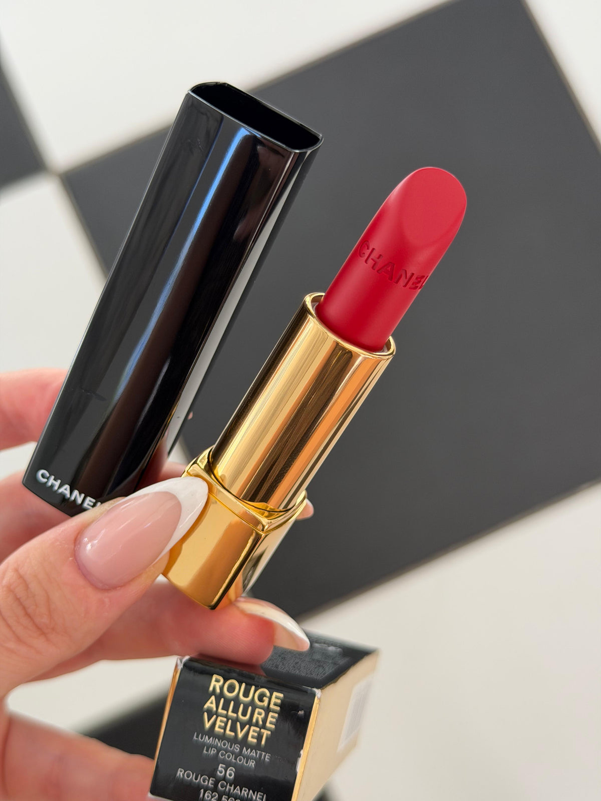 CHANEL Rouge Allure Velvet (56)
Luminous Matte Lipstick