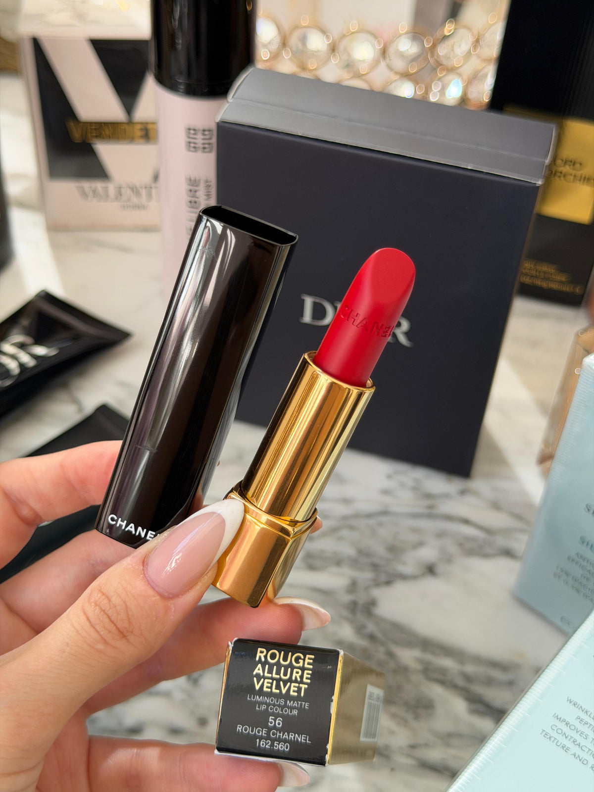 CHANEL Rouge Allure Velvet (56)
Luminous Matte Lipstick