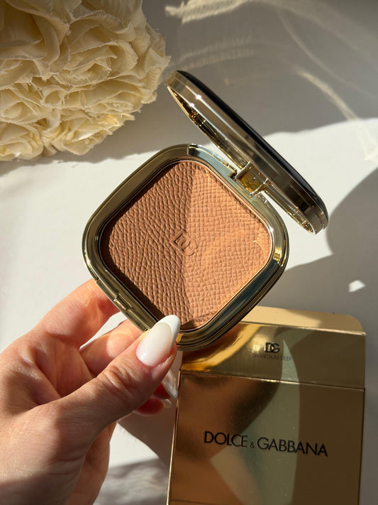 DOLCE&GABBANA Face&Eyes Match
Lasting Bronzer & Eyeshadow Powder (04)