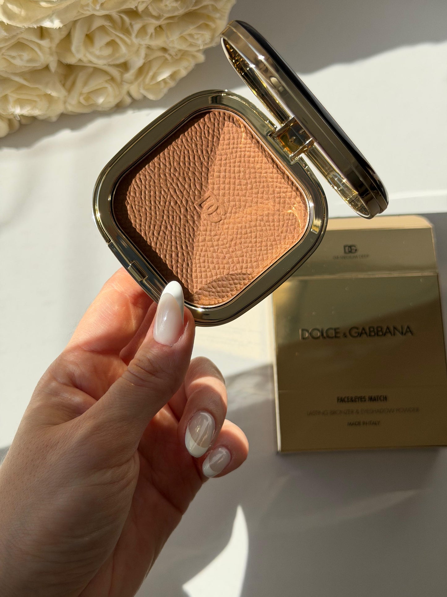DOLCE&GABBANA Face&Eyes Match
Lasting Bronzer & Eyeshadow Powder (04)