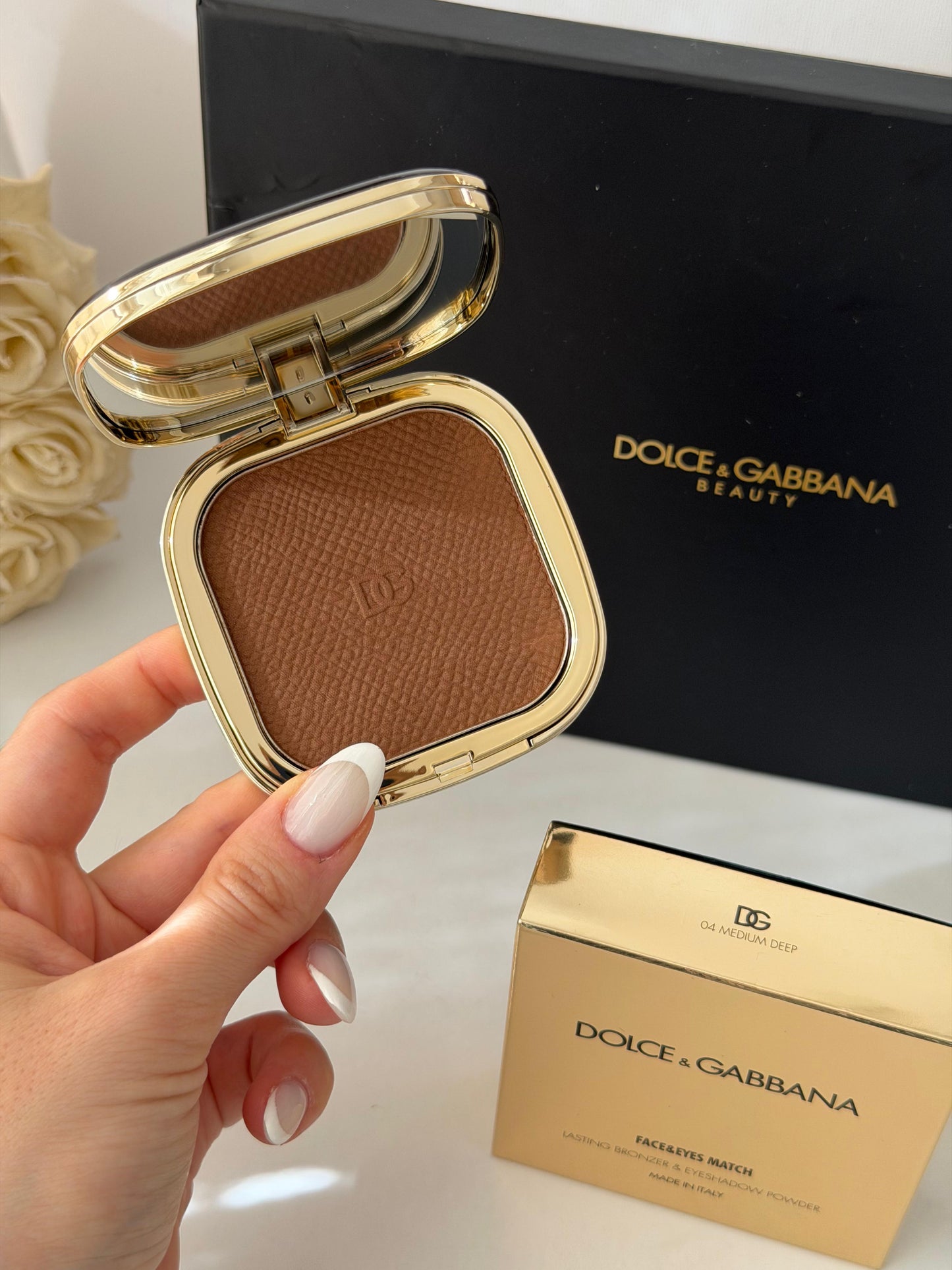 DOLCE&GABBANA Face&Eyes Match
Lasting Bronzer & Eyeshadow Powder (04)