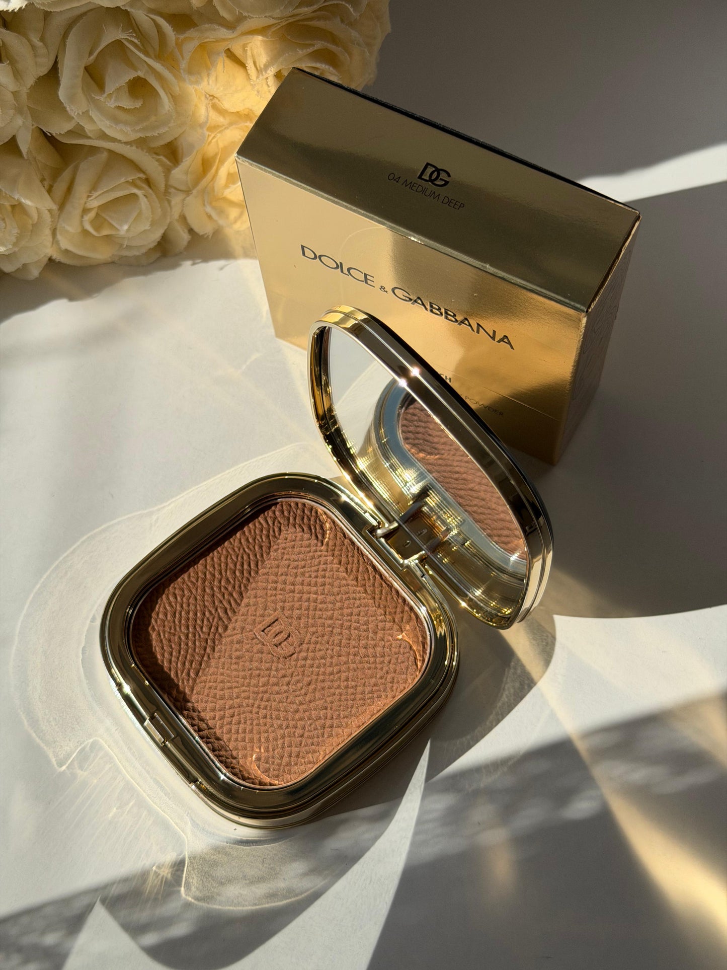 DOLCE&GABBANA Face&Eyes Match
Lasting Bronzer & Eyeshadow Powder (04)