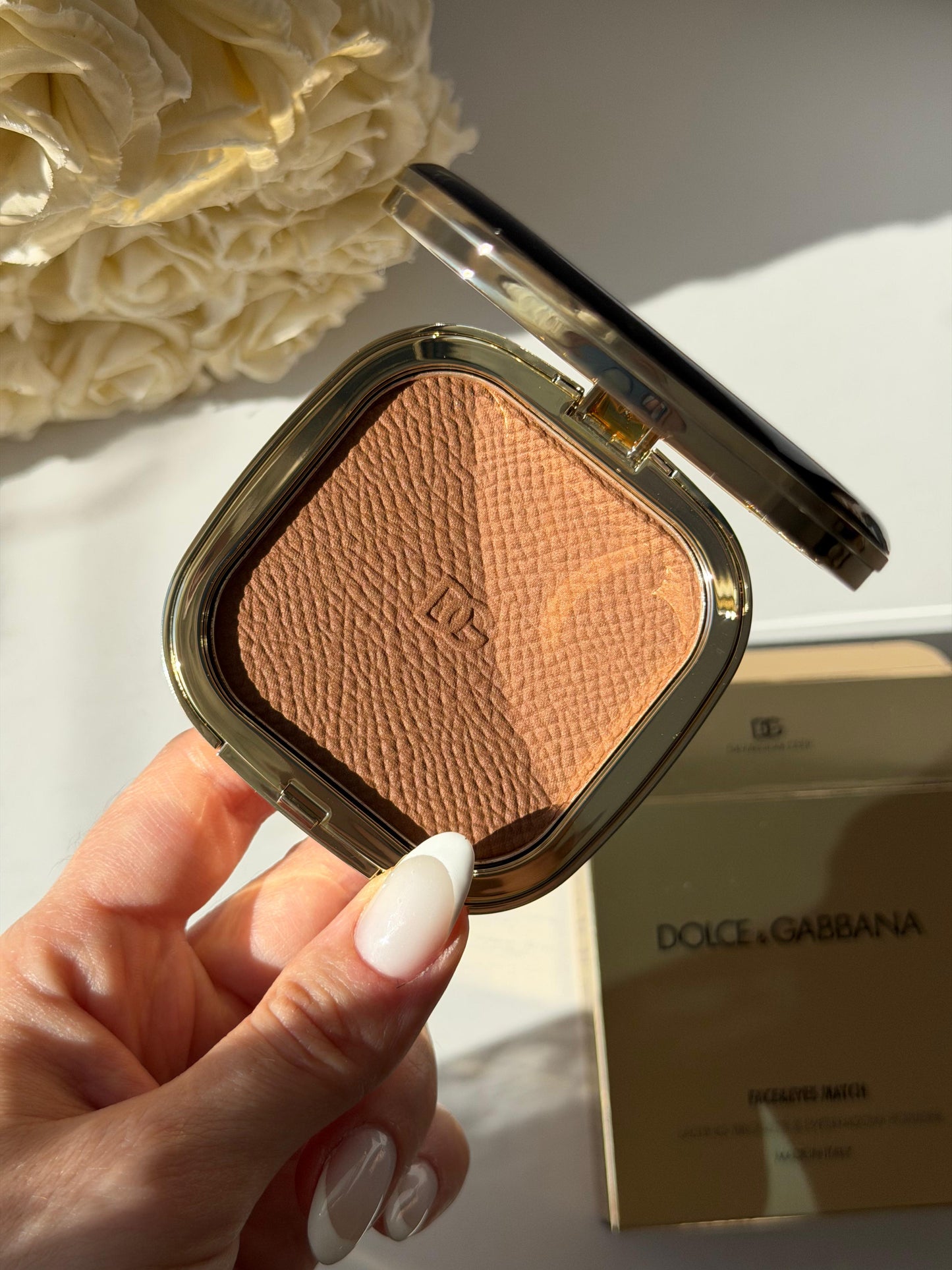 DOLCE&GABBANA Face&Eyes Match
Lasting Bronzer & Eyeshadow Powder (04)