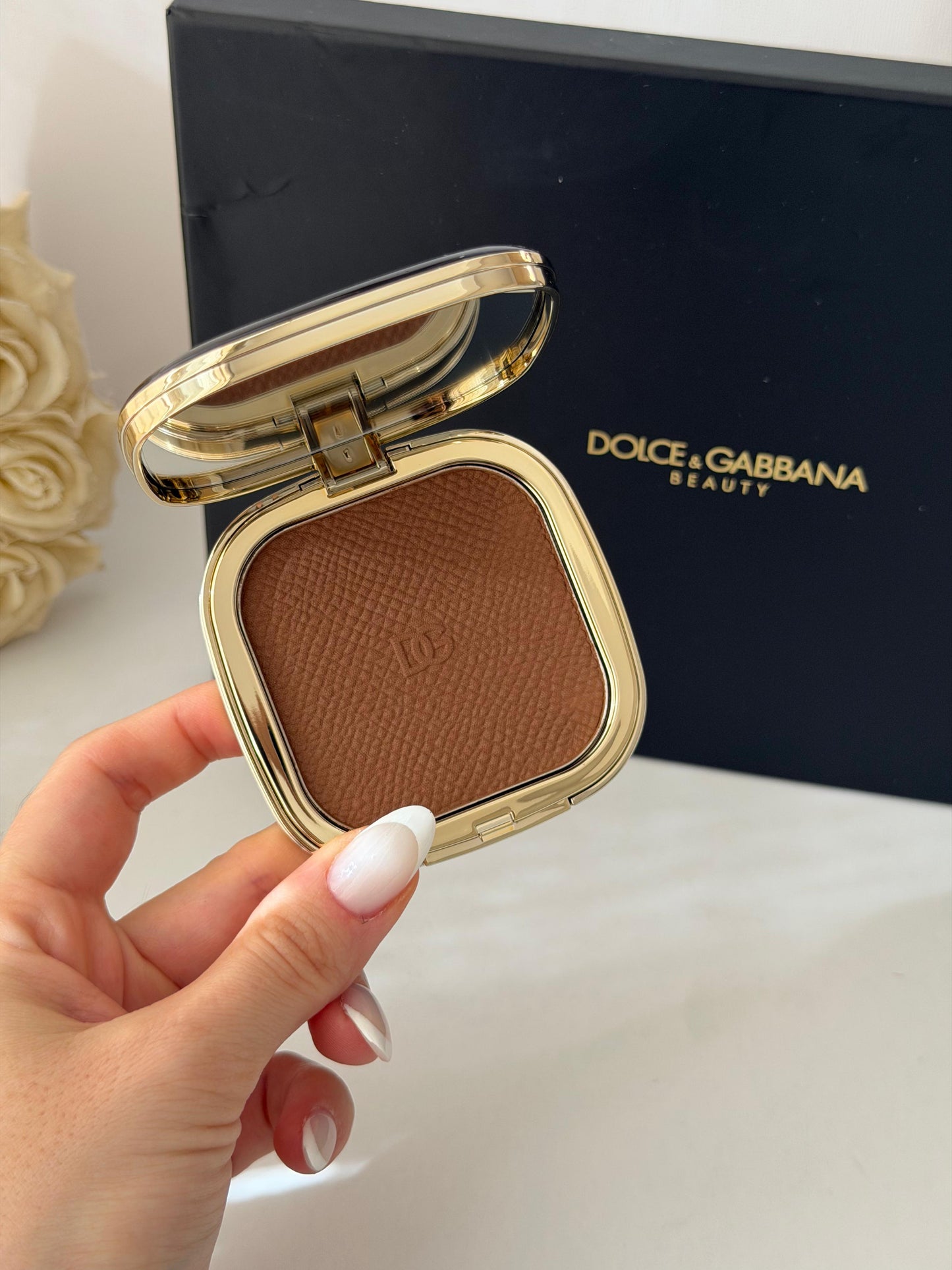 DOLCE&GABBANA Face&Eyes Match
Lasting Bronzer & Eyeshadow Powder (04)