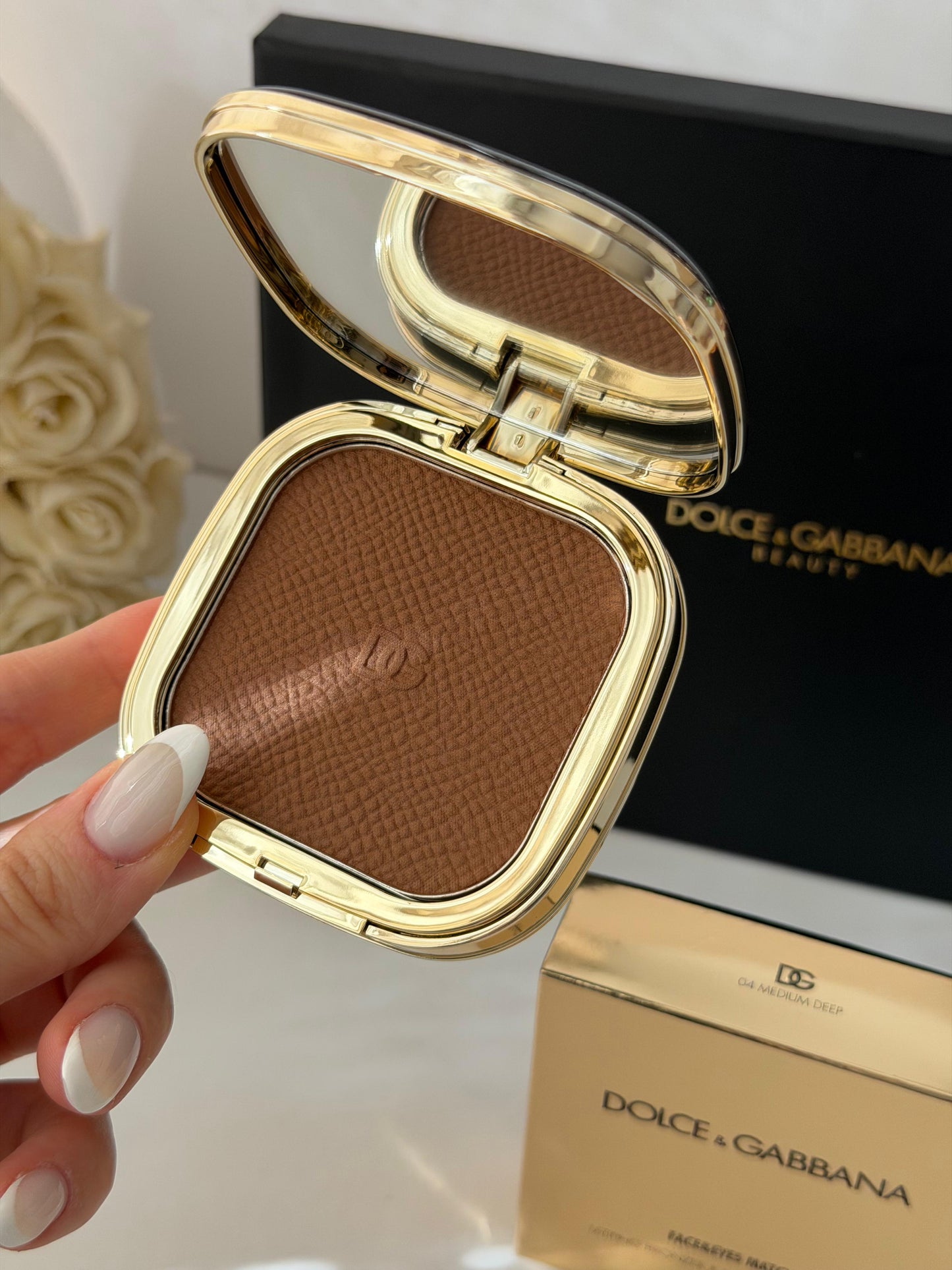 DOLCE&GABBANA Face&Eyes Match
Lasting Bronzer & Eyeshadow Powder (04)