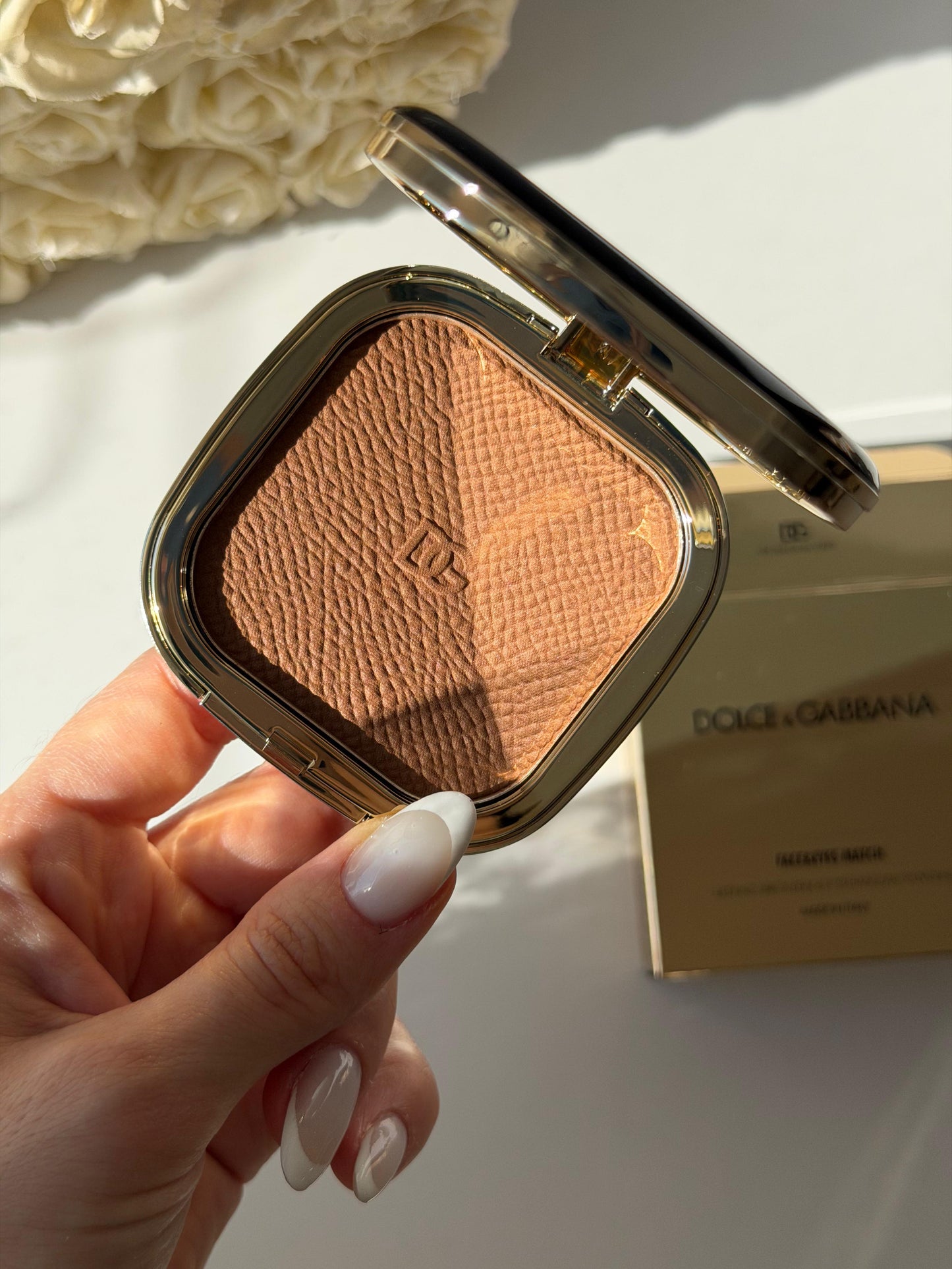 DOLCE&GABBANA Face&Eyes Match
Lasting Bronzer & Eyeshadow Powder (04)