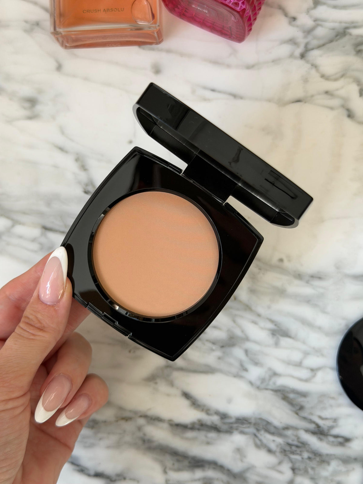 CHANEL Les Beiges
Healthy Glow Sheer Powder (B30)