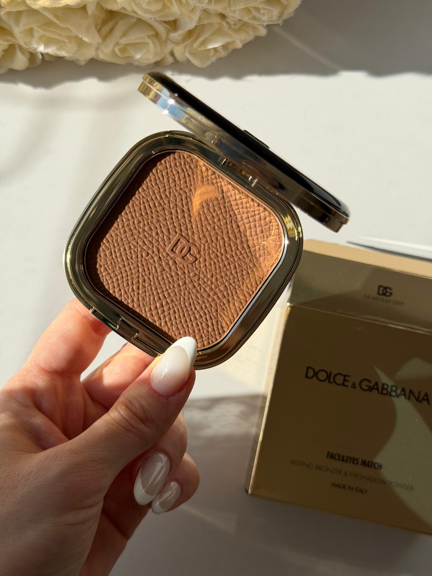 DOLCE&GABBANA Face&Eyes Match
Lasting Bronzer & Eyeshadow Powder (04)