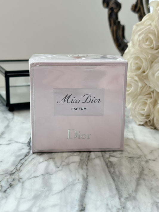 DIOR Miss Dior Parfum
Intense Floral, Fruity and Woody Notes