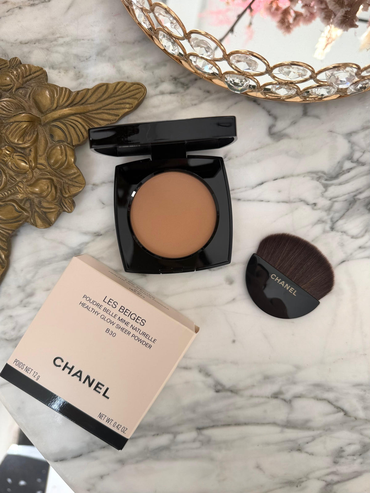 CHANEL Les Beiges
Healthy Glow Sheer Powder (B30)