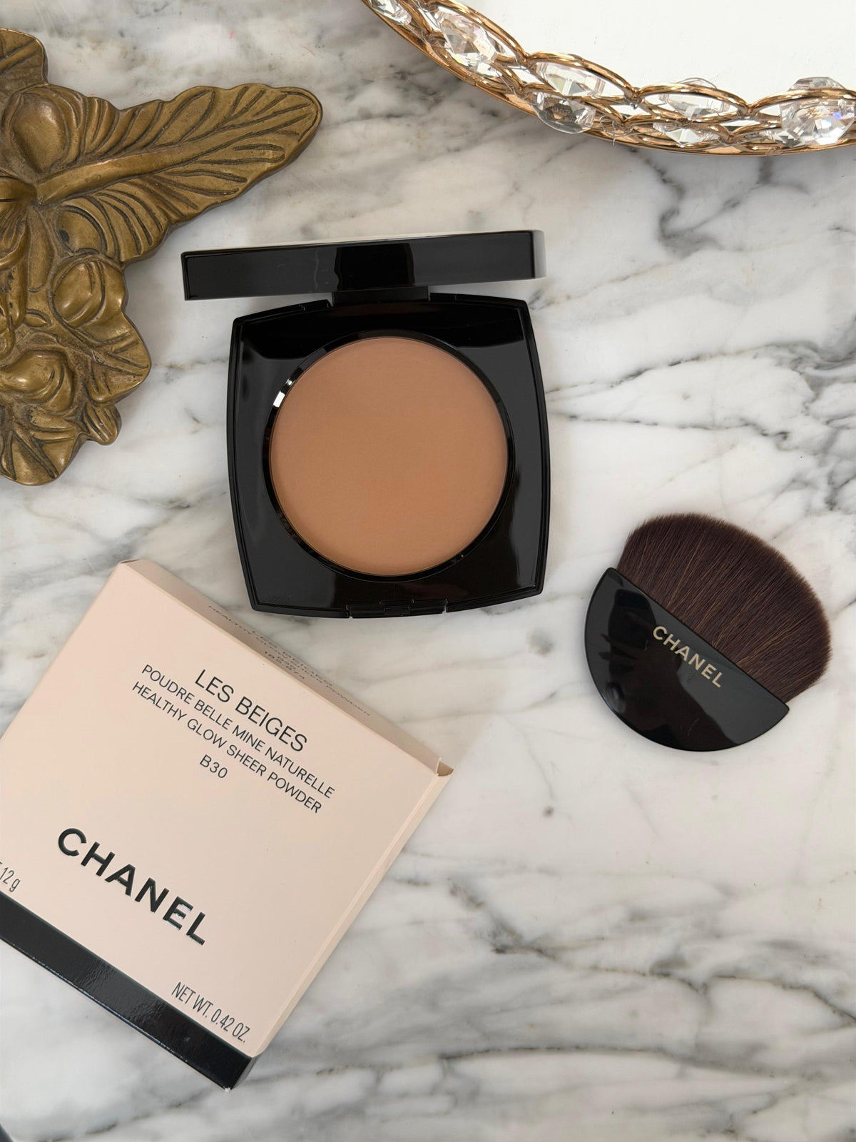 CHANEL Les Beiges
Healthy Glow Sheer Powder (B30)