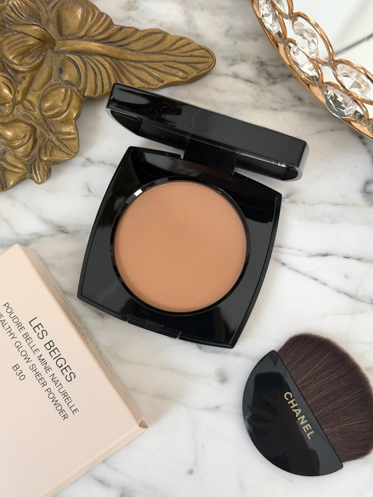 CHANEL Les Beiges
Healthy Glow Sheer Powder (B30)